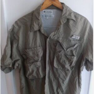 Columbia Shirt Mens Medium Khaki Tan Vented PFG Fishing Hiking Outdoor Safari